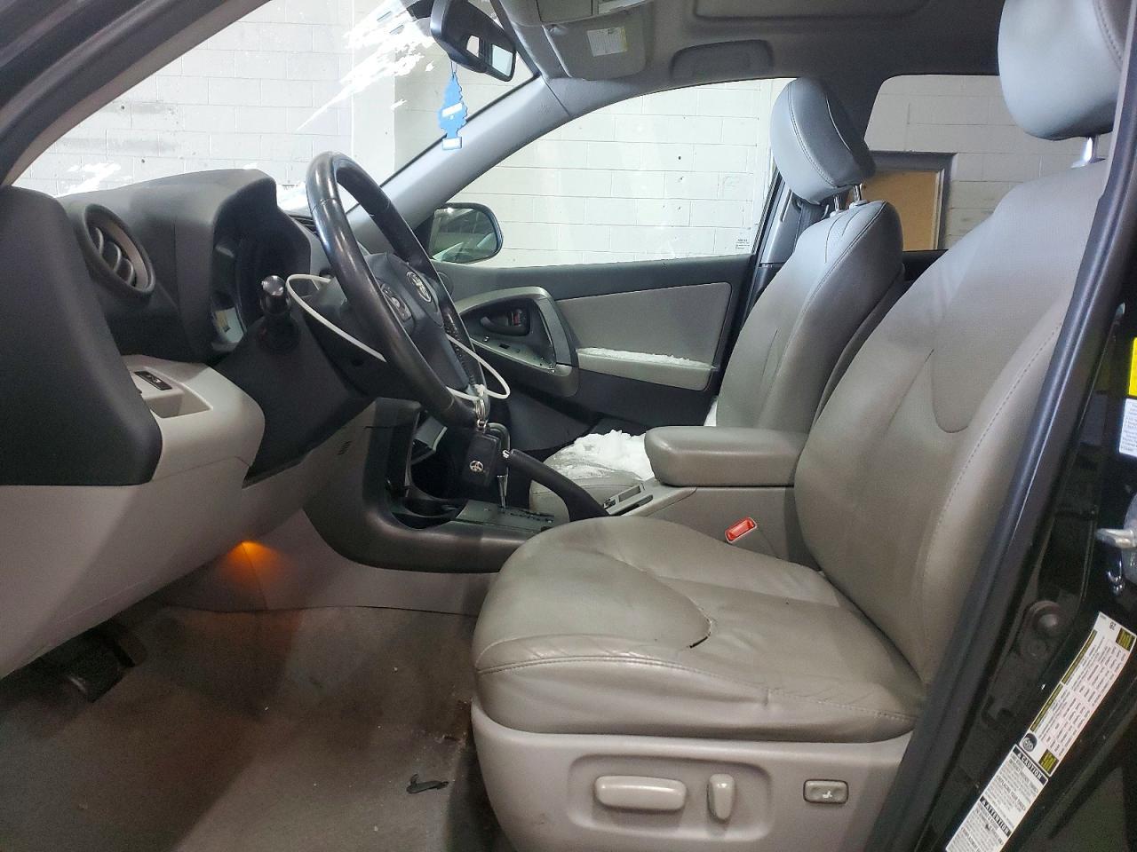 2011 TOYOTA RAV4