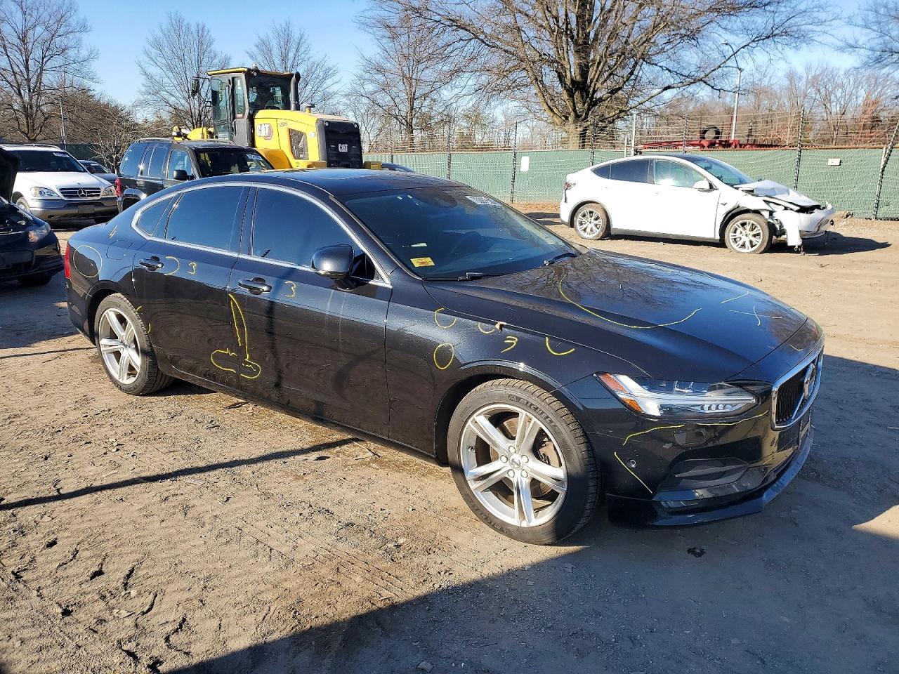 2017 VOLVO S90