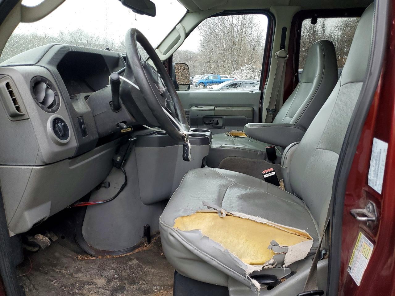 2010 FORD Econoline E350