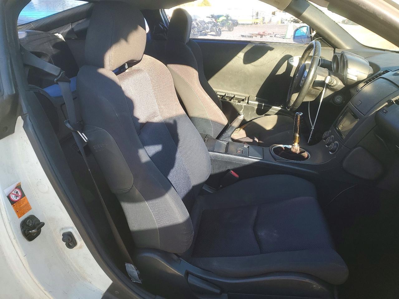 2004 NISSAN Z