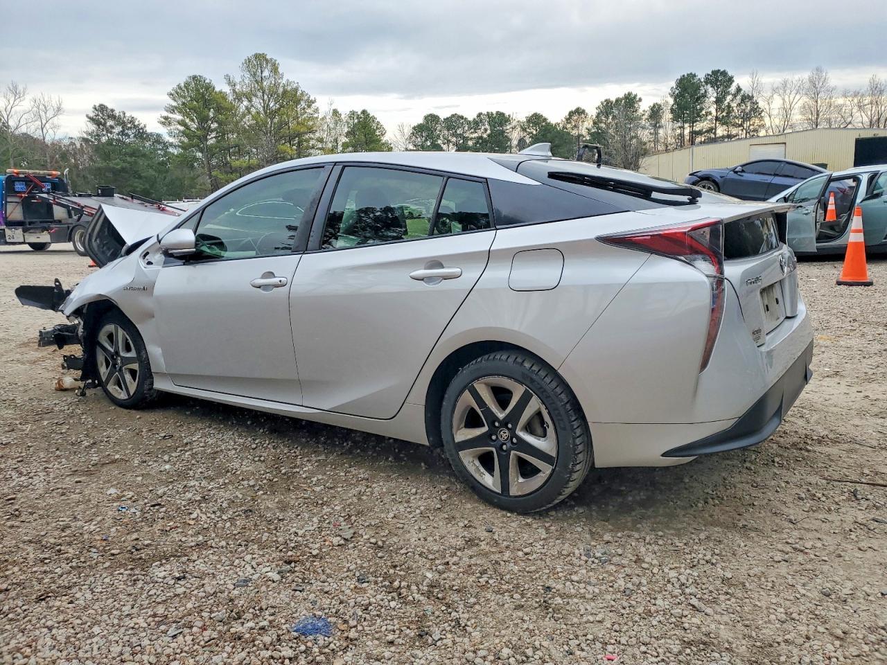 2016 TOYOTA PRIUS