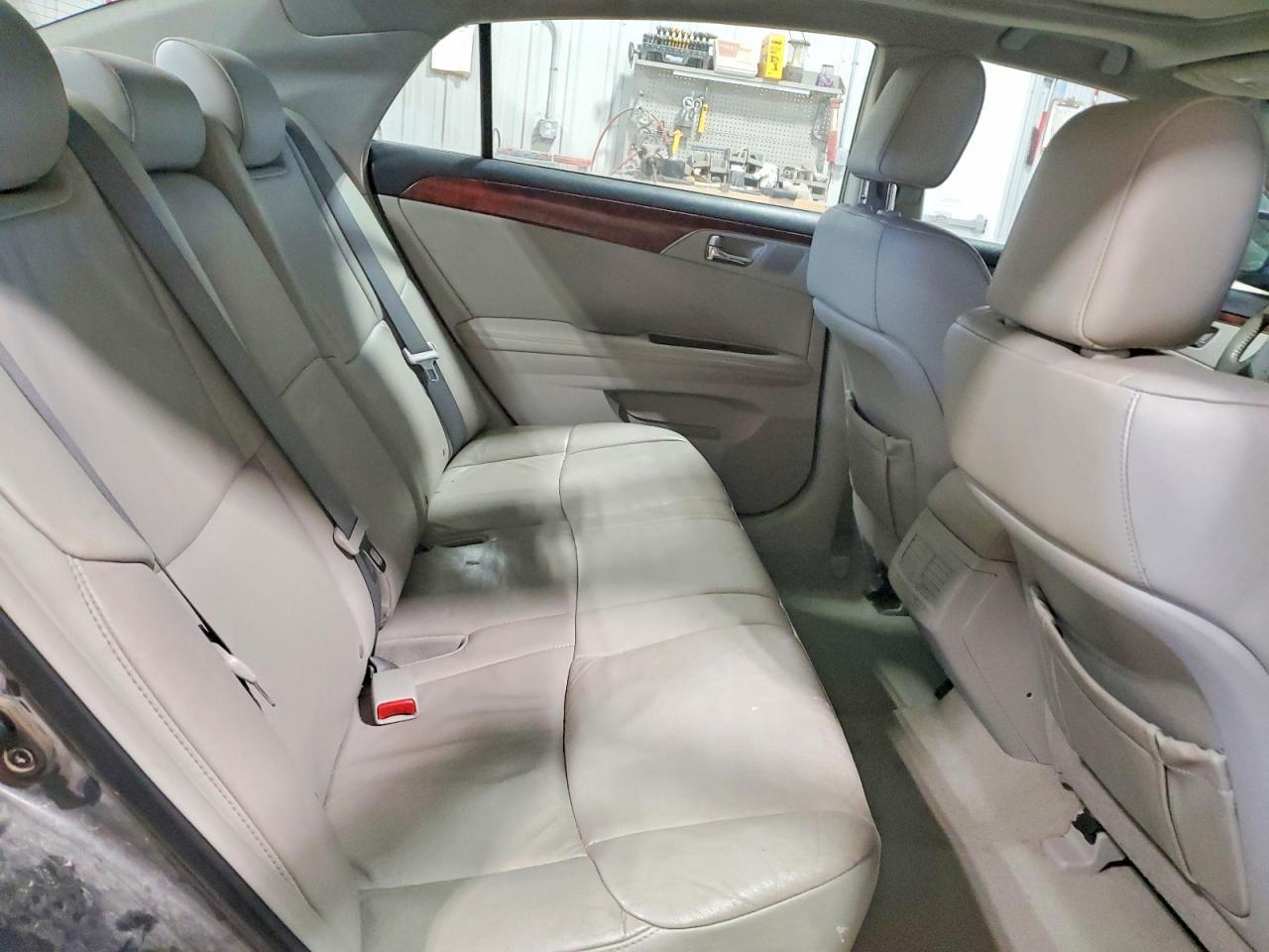 2011 TOYOTA Avalon