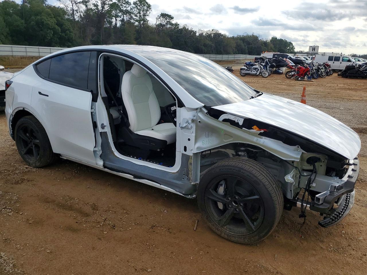 2026 TESLA MODEL Y