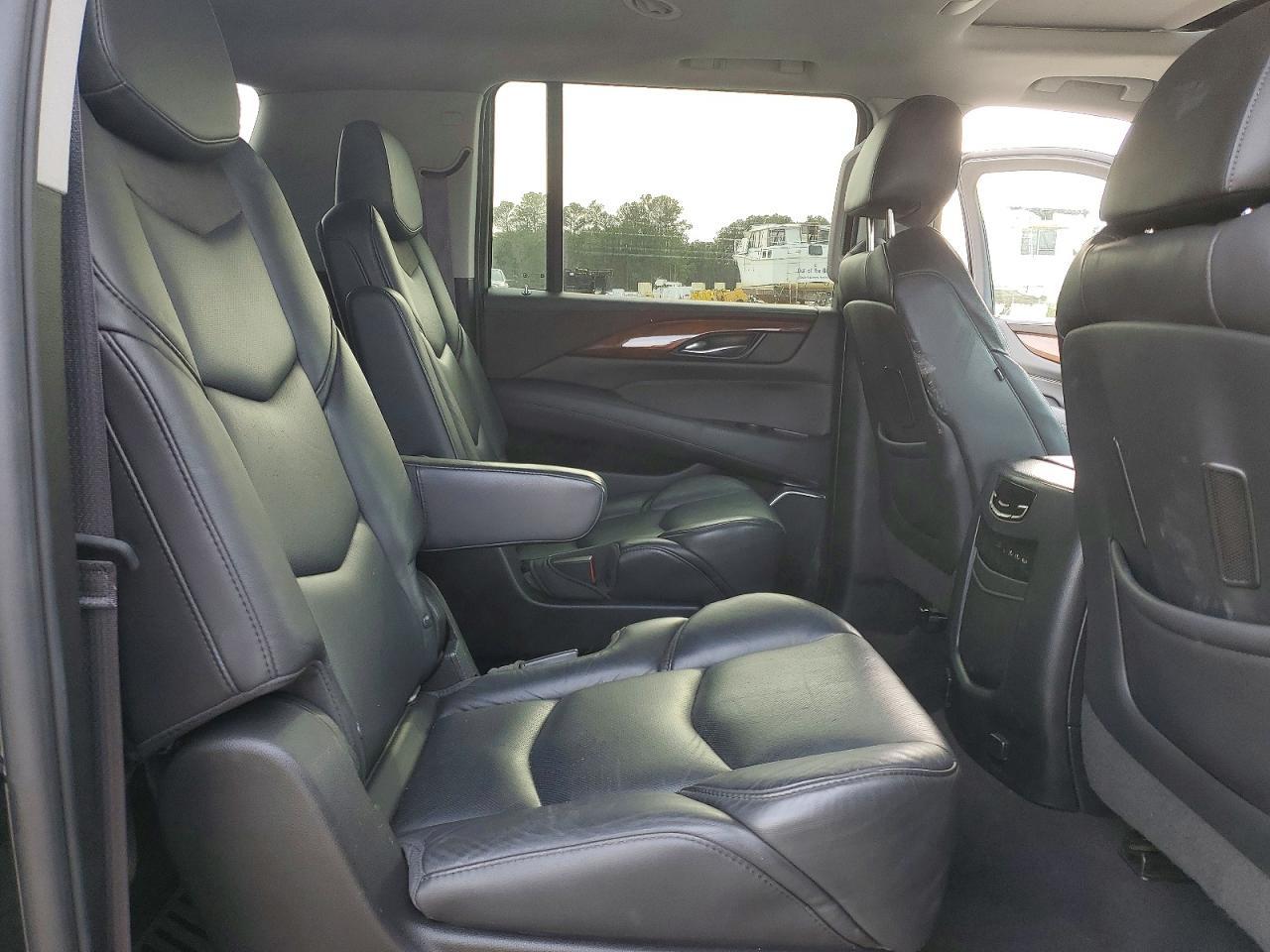 2017 CADILLAC Escalade ESV