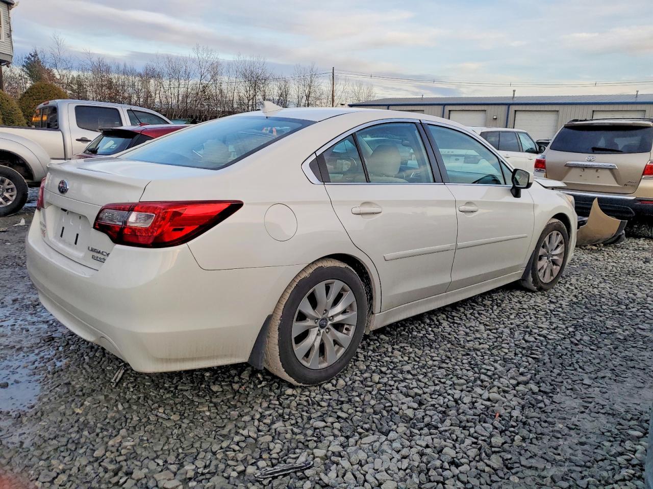 2017 SUBARU Legacy