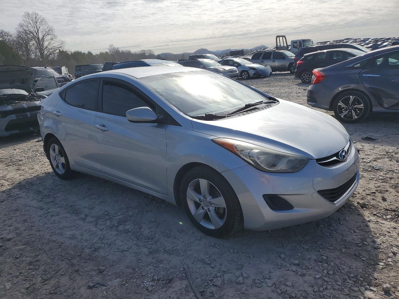 2013 HYUNDAI ELANTRA
