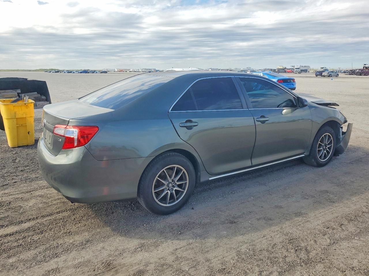 2013 TOYOTA CAMRY