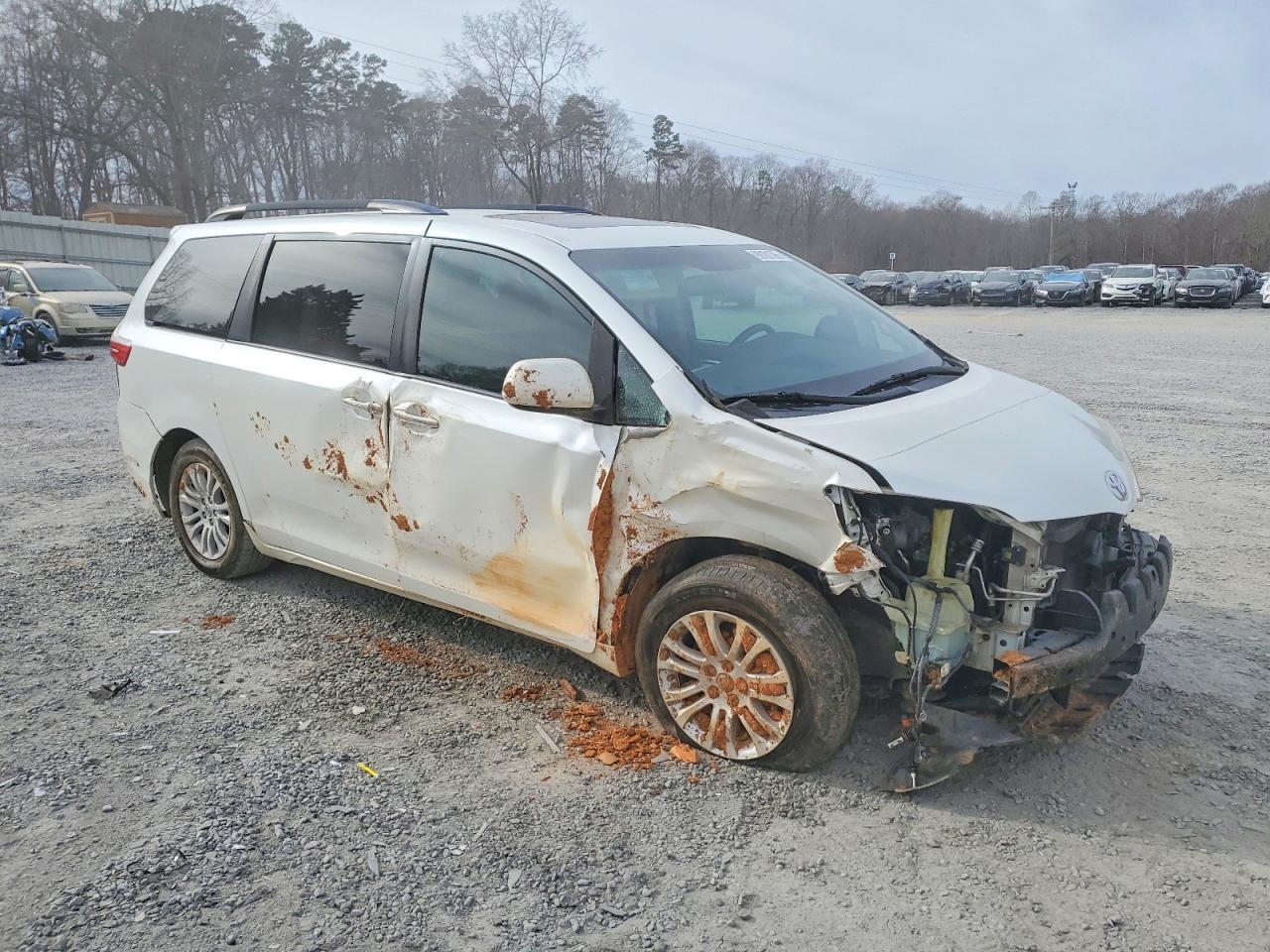 2016 TOYOTA SIENNA