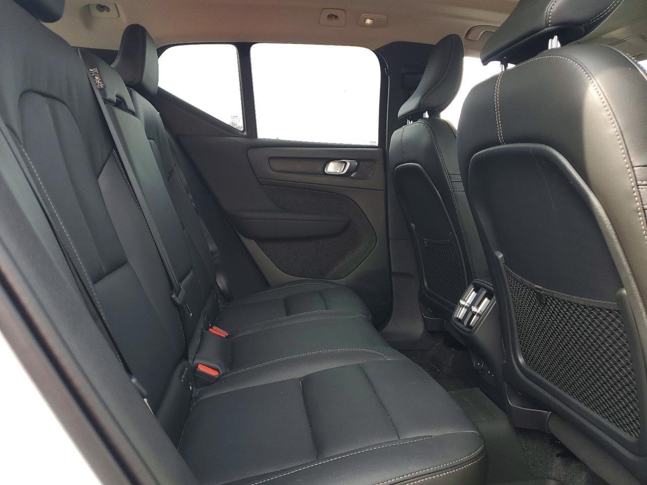 2025 VOLVO XC40