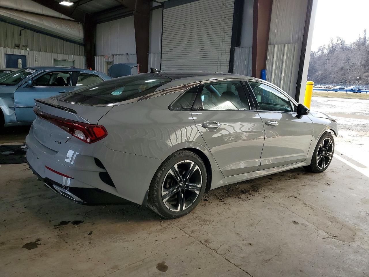 2022 KIA K5