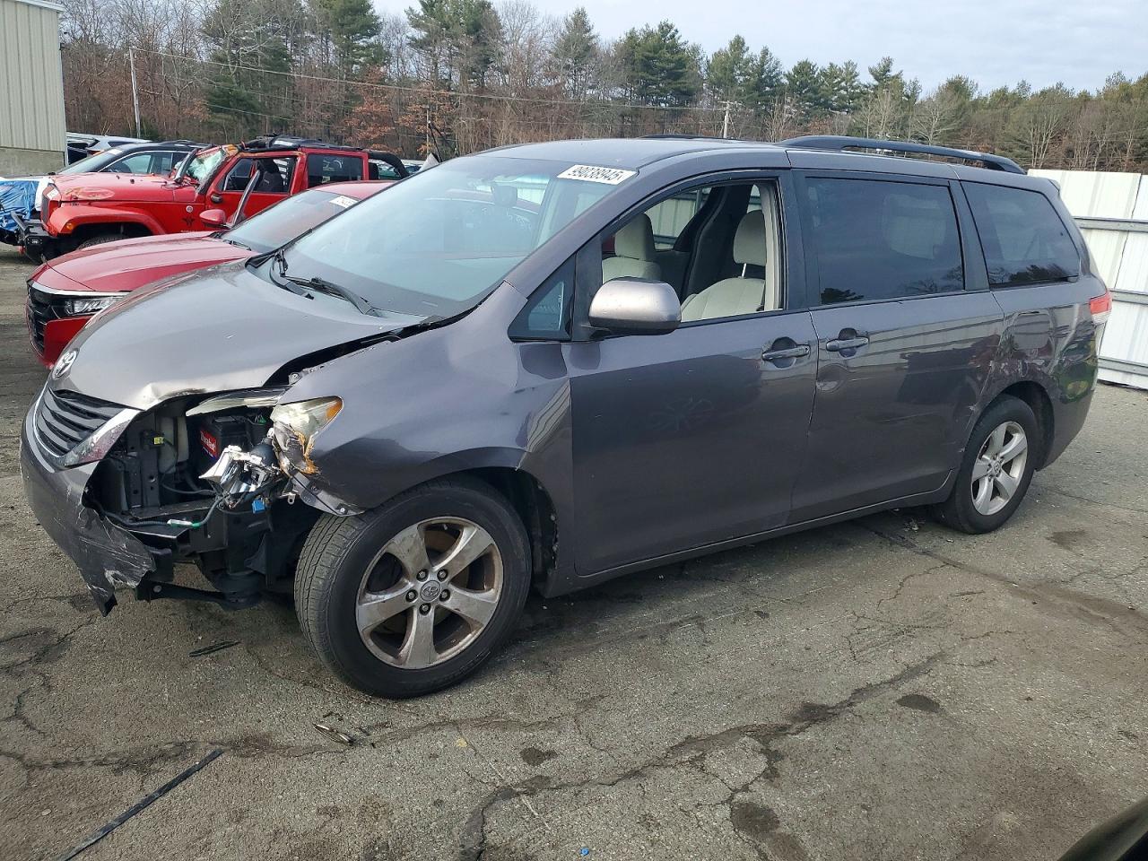 2012 TOYOTA SIENNA