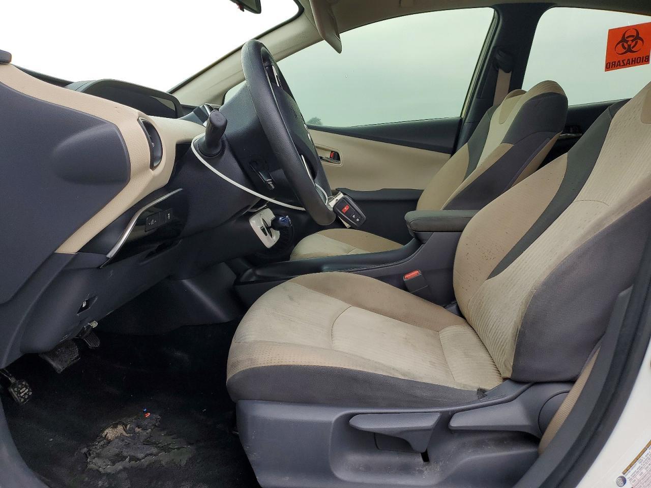 2016 TOYOTA PRIUS
