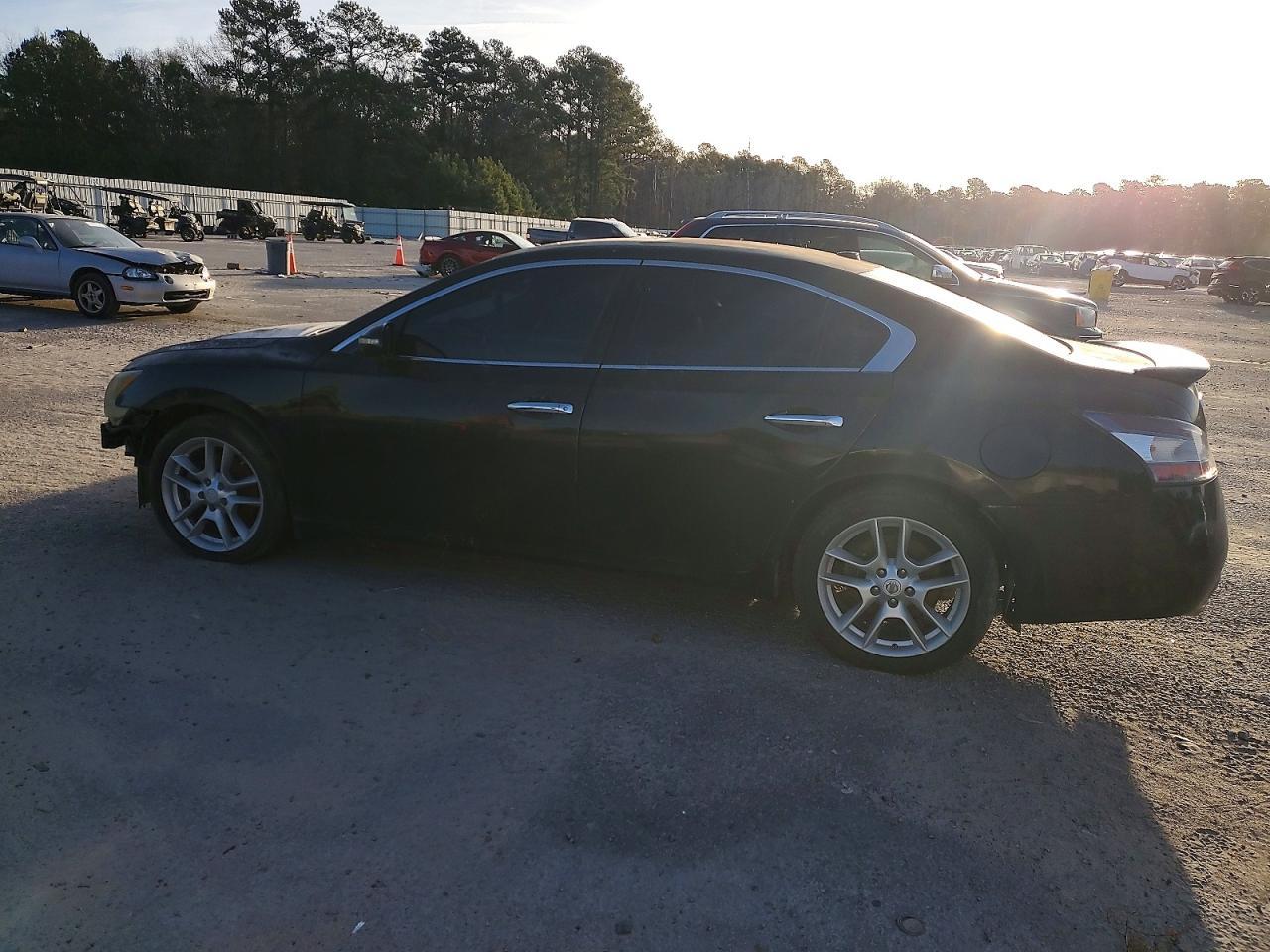 2012 NISSAN Maxima