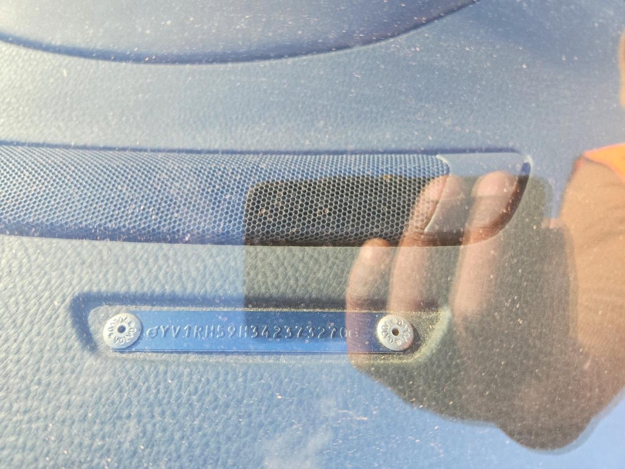 2004 VOLVO S60