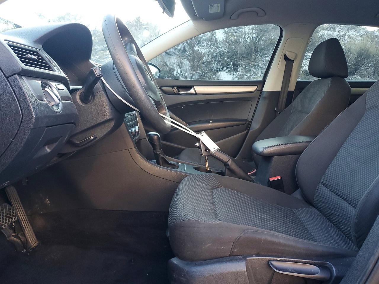 2012 VOLKSWAGEN Passat
