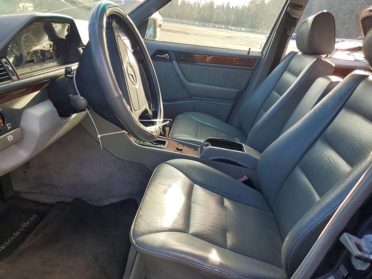 1995 MERCEDES-BENZ E-Class