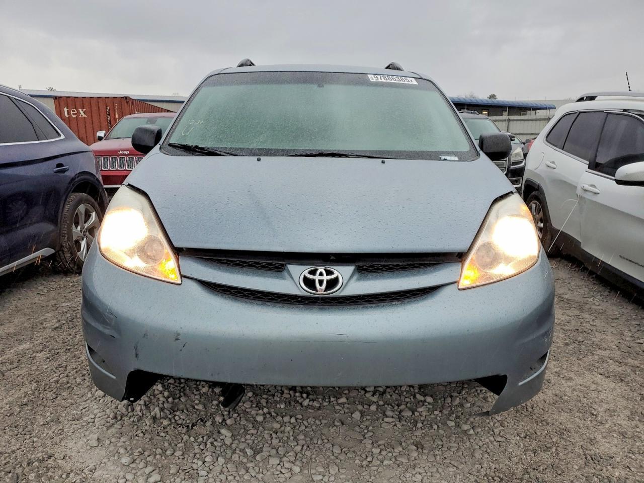 2010 TOYOTA SIENNA