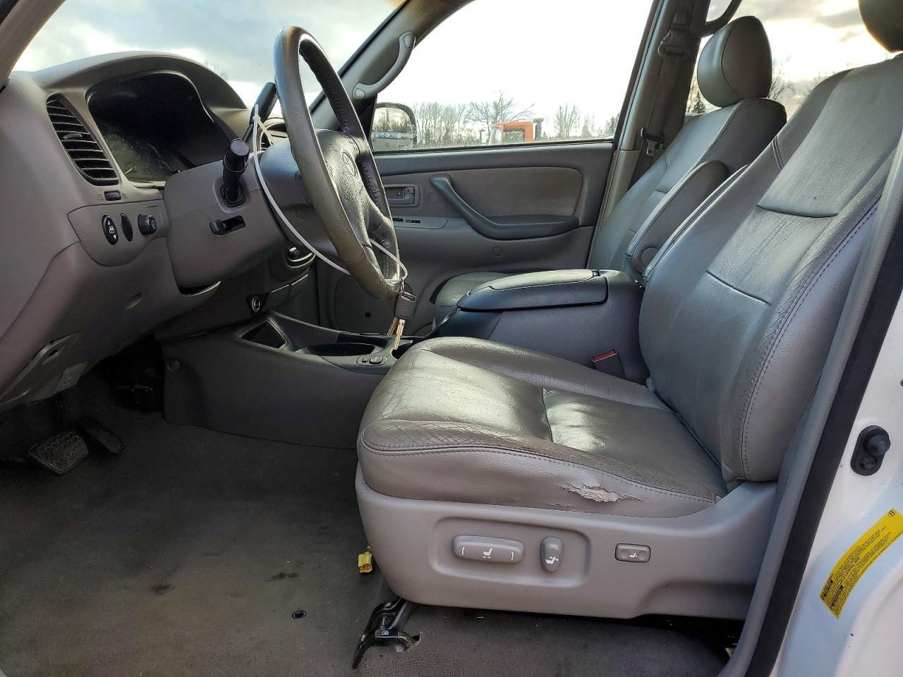 2002 TOYOTA Sequoia