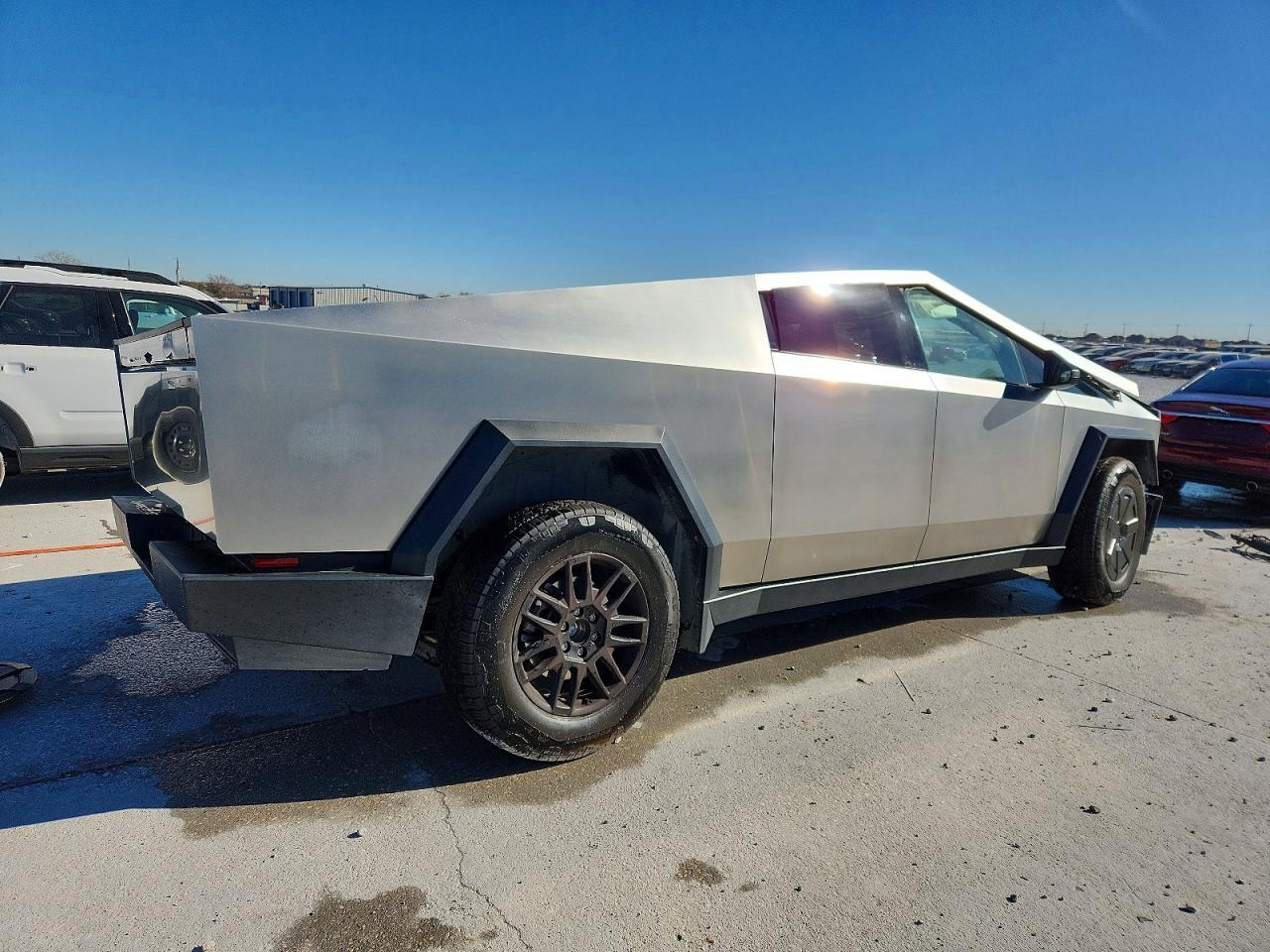 2024 TESLA Cybertruck