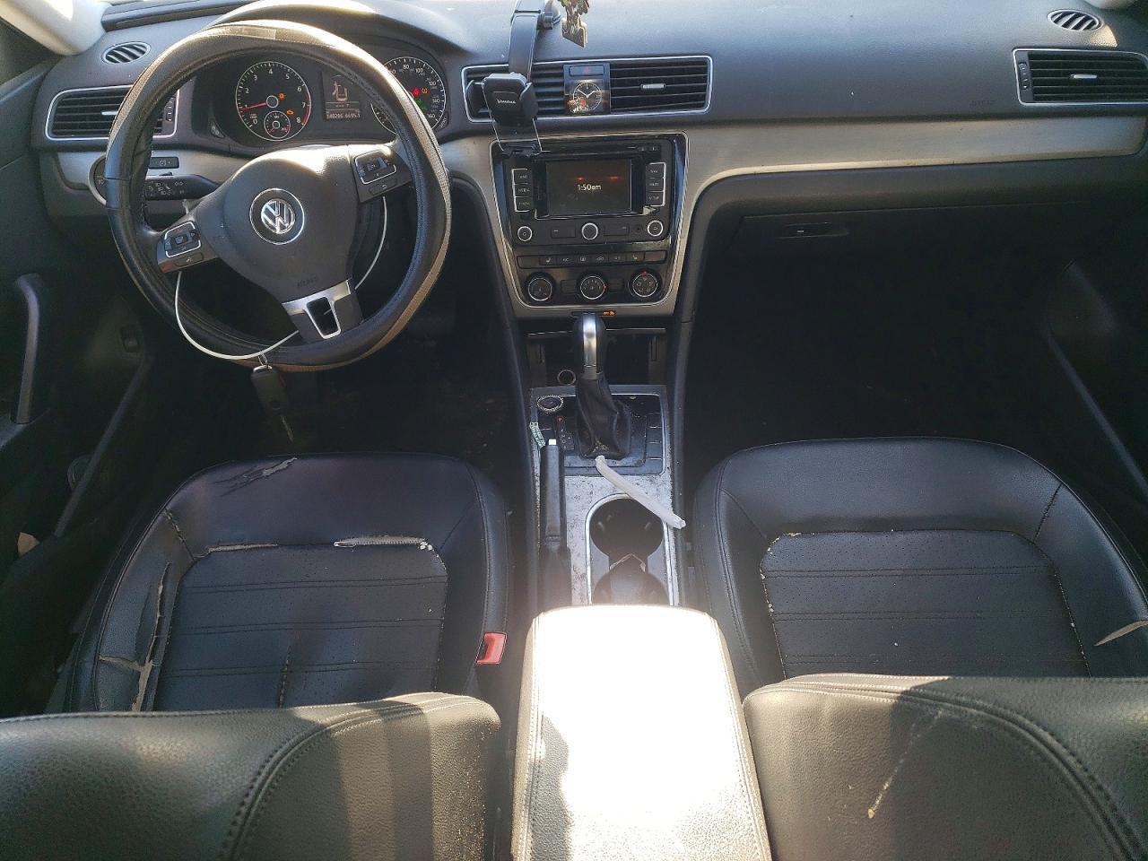 2015 VOLKSWAGEN Passat