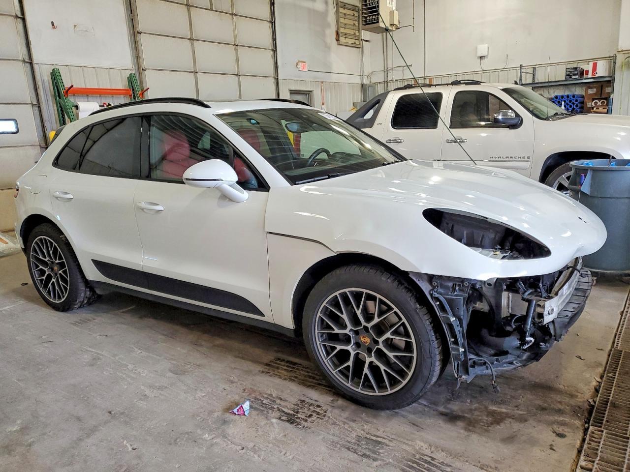 2018 PORSCHE Macan