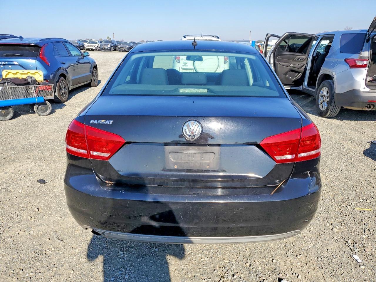 2012 VOLKSWAGEN Passat
