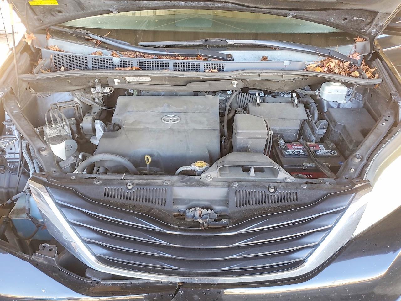 2013 TOYOTA SIENNA