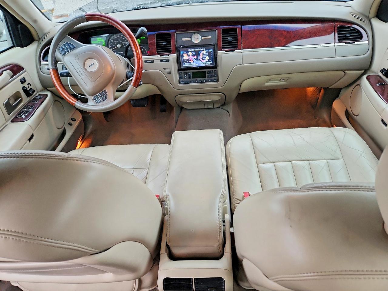 2003 LINCOLN Town Car