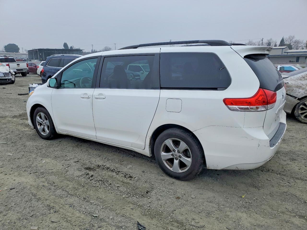 2011 TOYOTA SIENNA