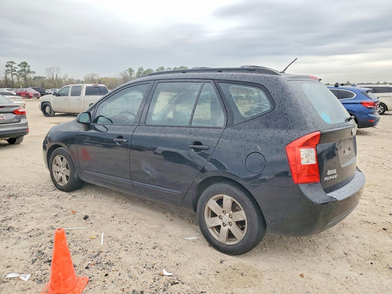 2008 KIA RONDO