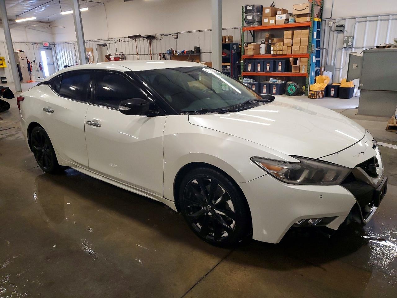 2017 NISSAN Maxima