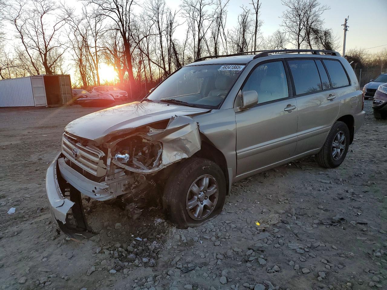 2004 TOYOTA HIGHLANDER