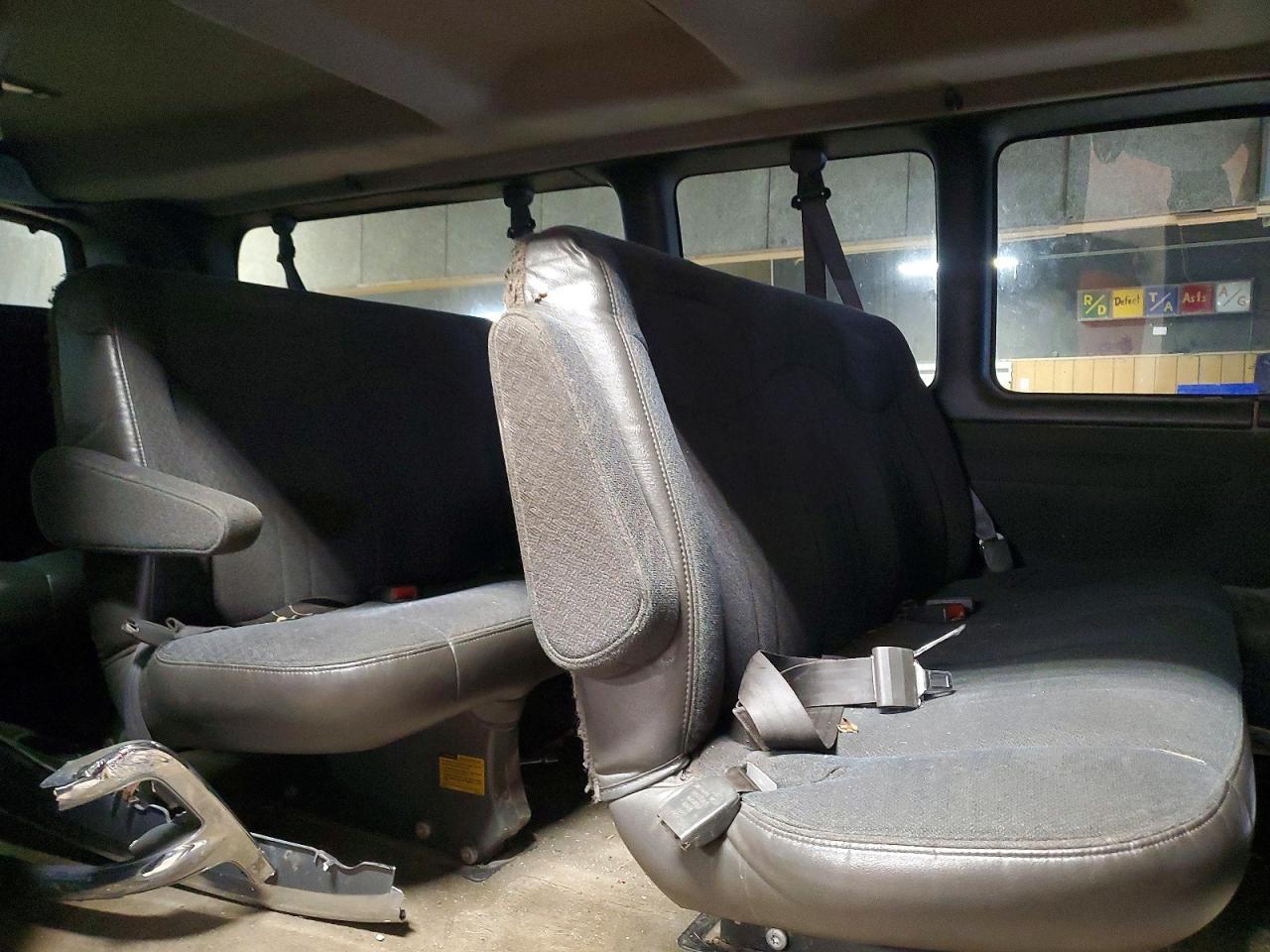 2002 CHEVROLET Express 3500