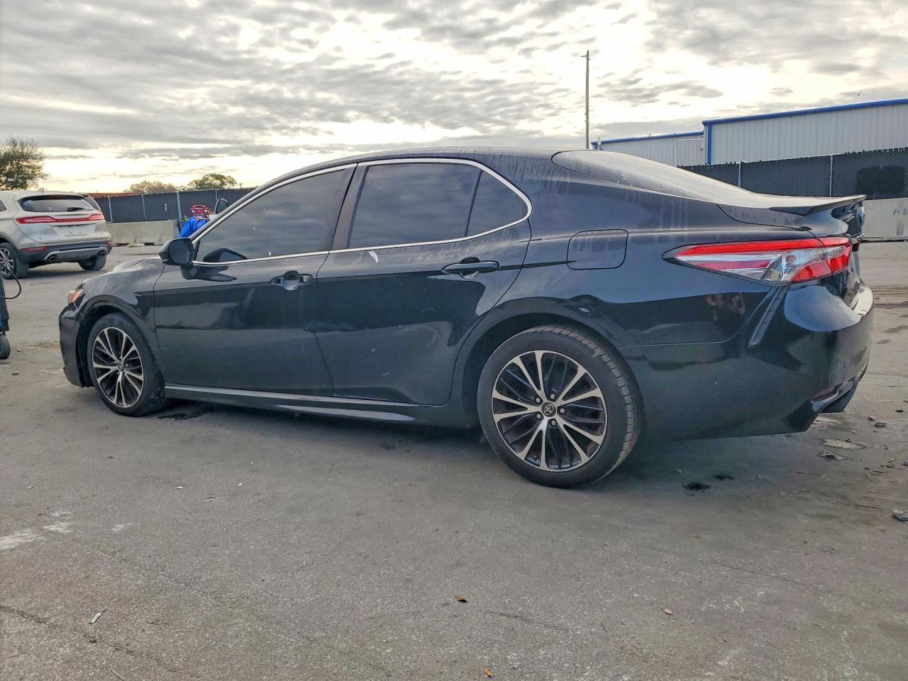 2018 TOYOTA CAMRY