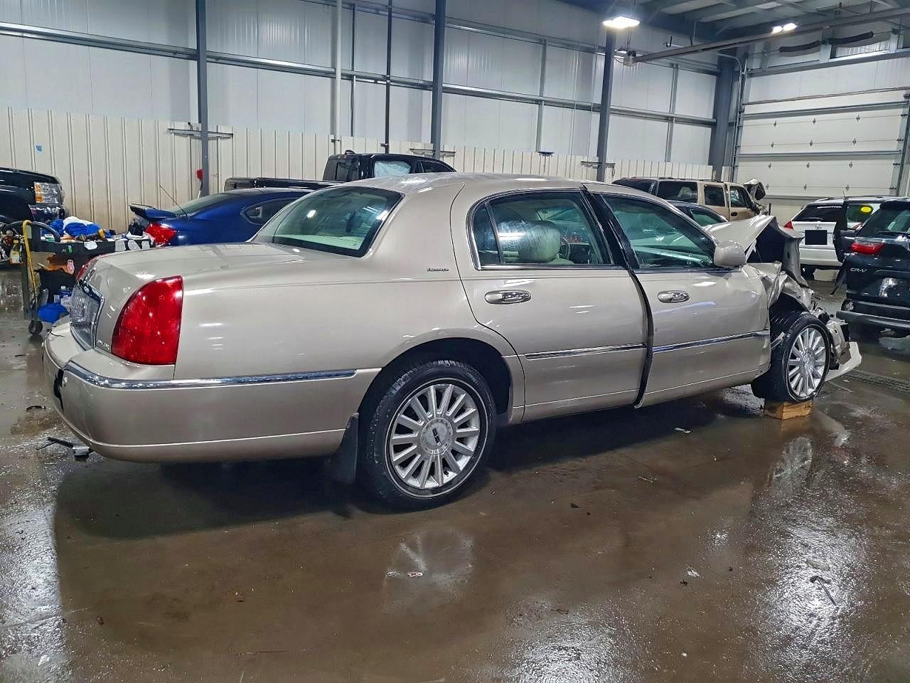 2003 LINCOLN Town Car