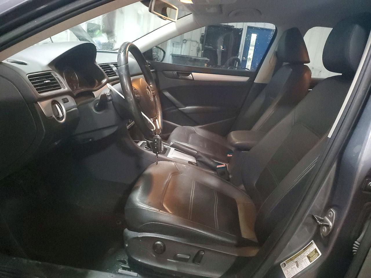 2012 VOLKSWAGEN Passat