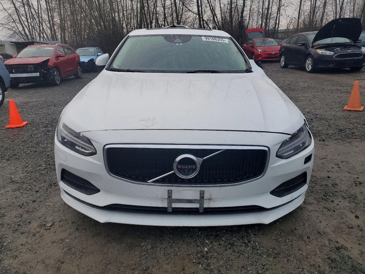 2017 VOLVO S90