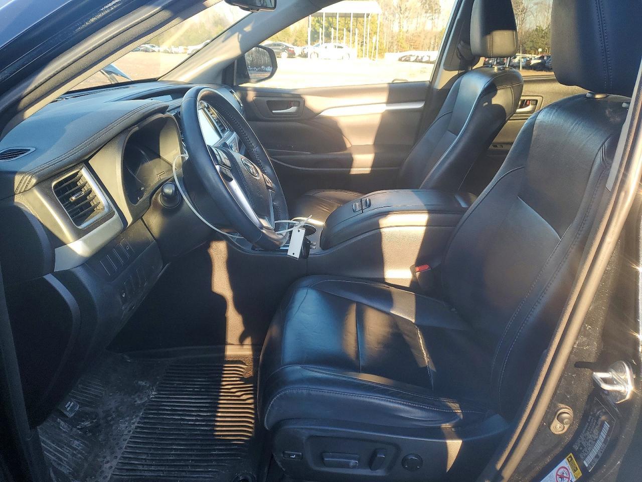 2016 TOYOTA HIGHLANDER
