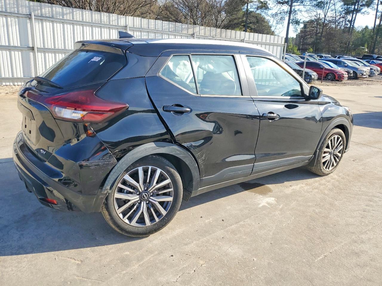 2024 NISSAN KICKS