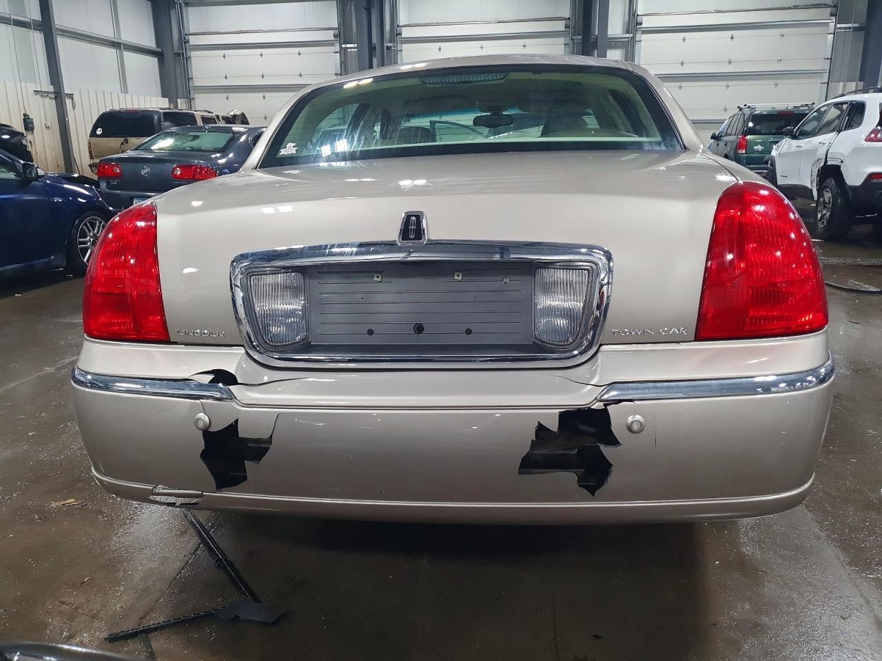 2003 LINCOLN Town Car