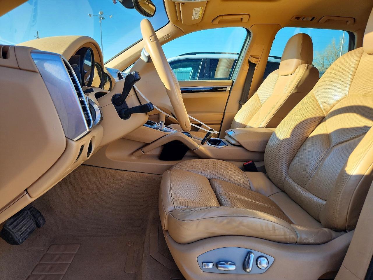 2012 PORSCHE CAYENNE