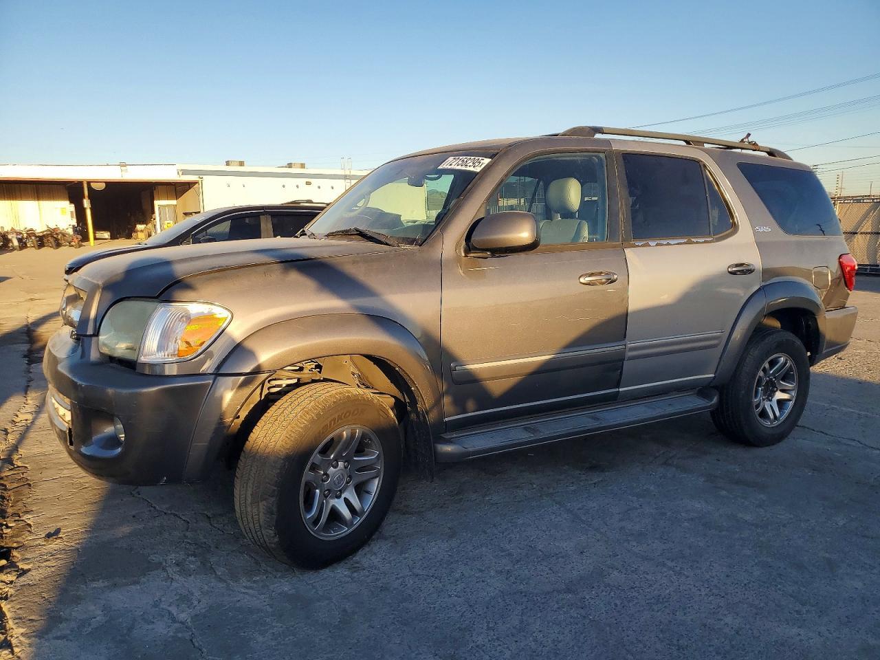2005 TOYOTA Sequoia