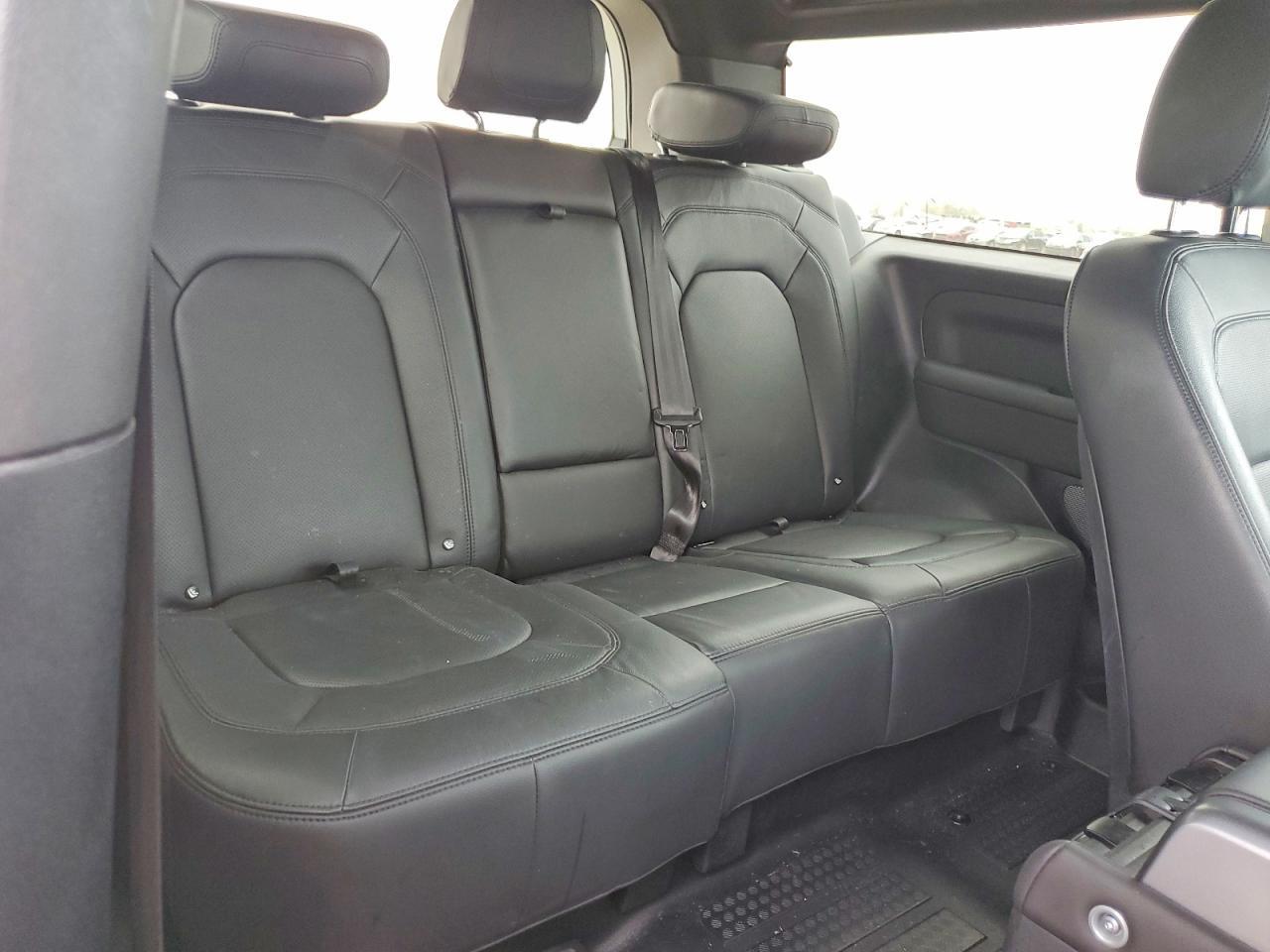 2024 LAND ROVER Defender