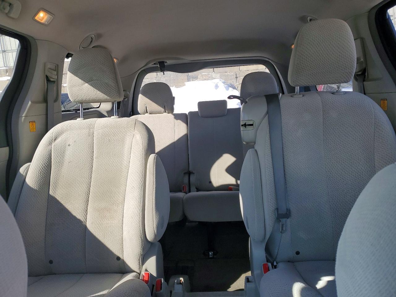 2012 TOYOTA SIENNA