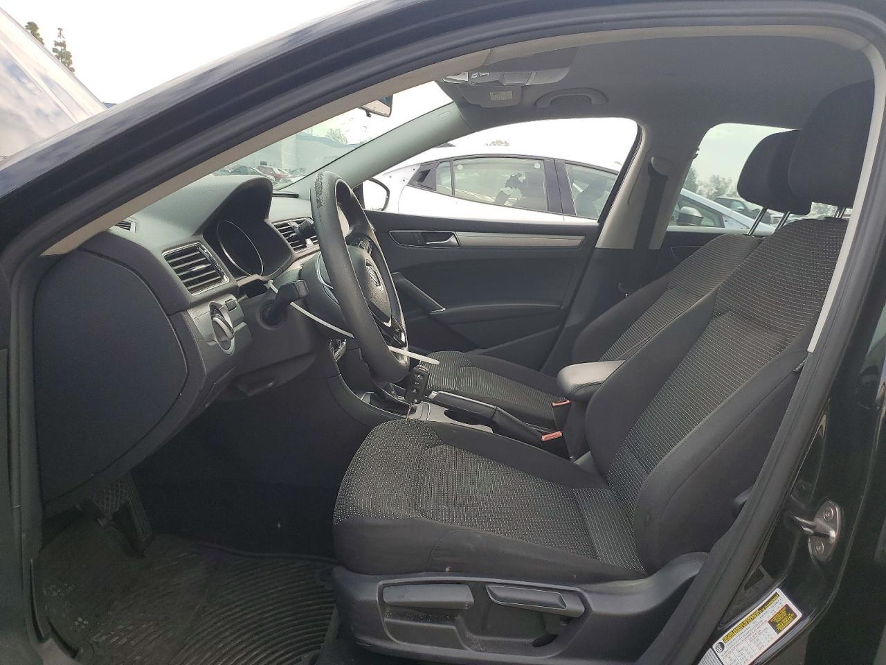 2016 VOLKSWAGEN Passat
