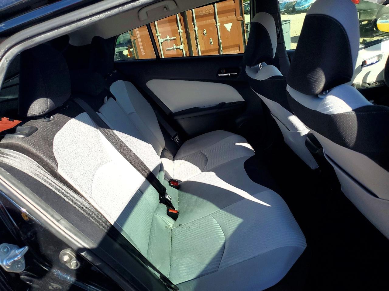 2016 TOYOTA PRIUS