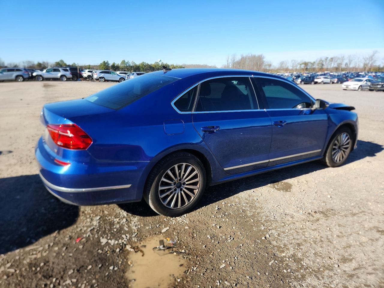 2016 VOLKSWAGEN Passat