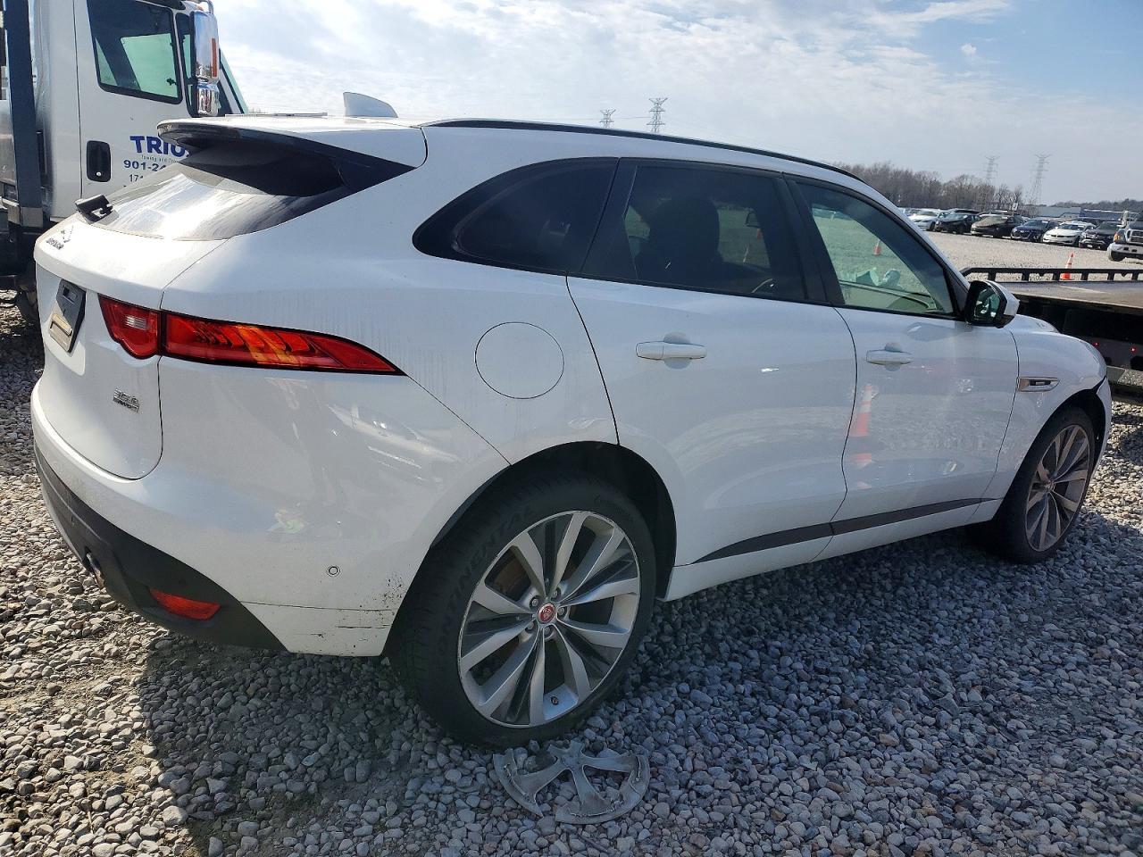 2017 JAGUAR F-Pace