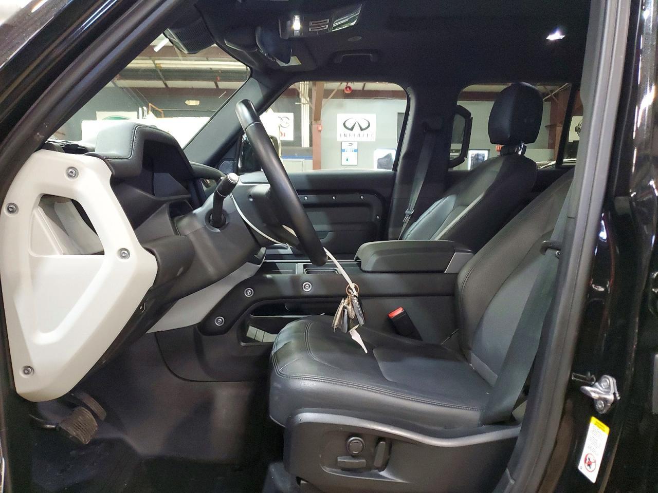 2024 LAND ROVER Defender