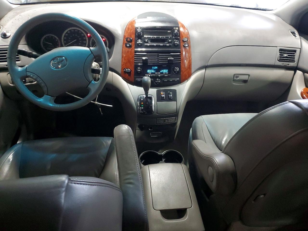 2005 TOYOTA SIENNA